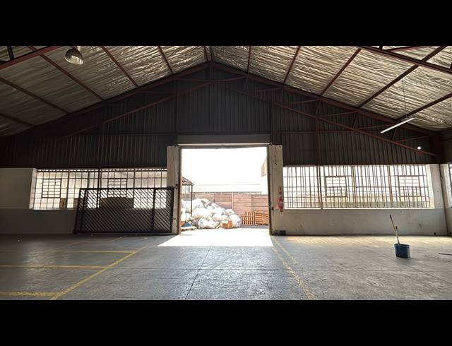450M² WAREHOUSE TO LET IN JET PARK